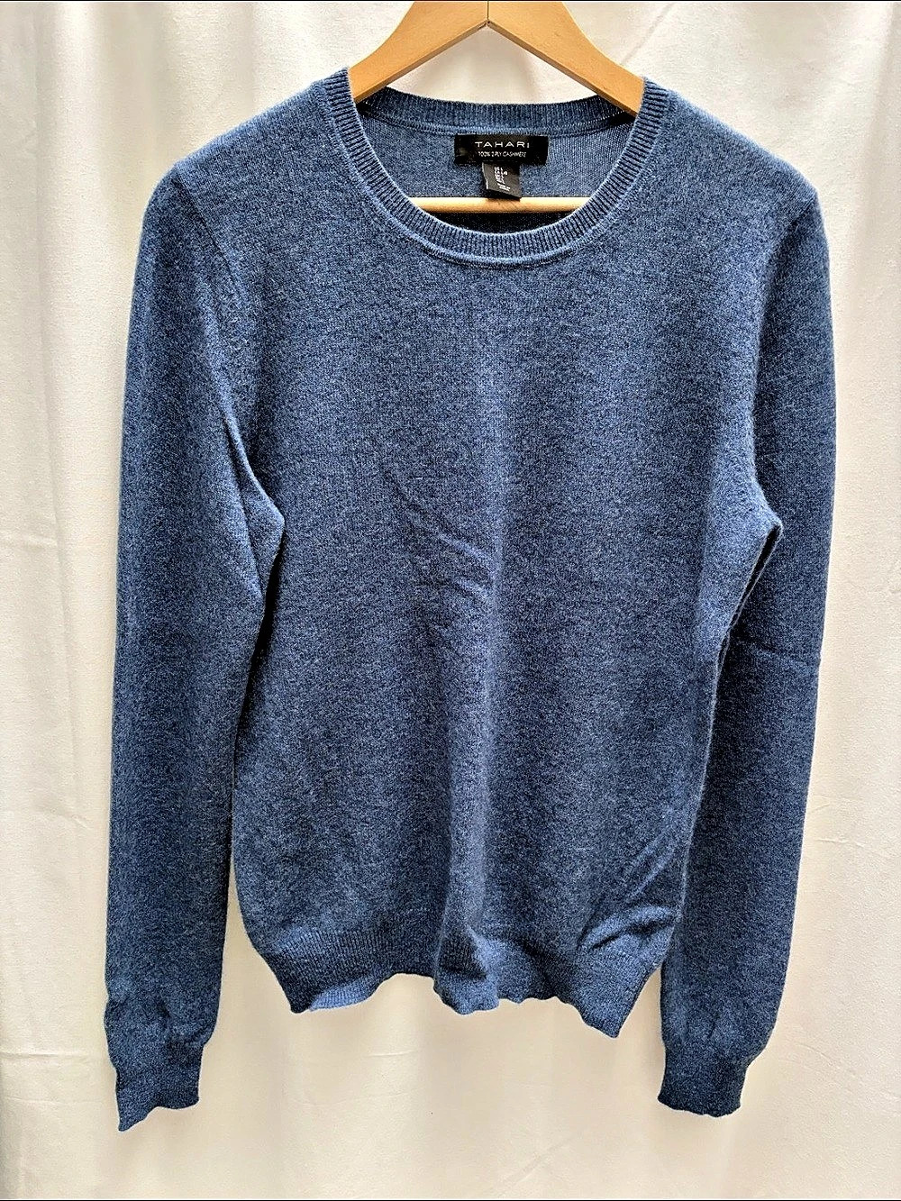 Tahari Cashmere Crewneck Sweater 100% cashmere Size L